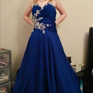 Wore this dress once and takes up a lot of space.